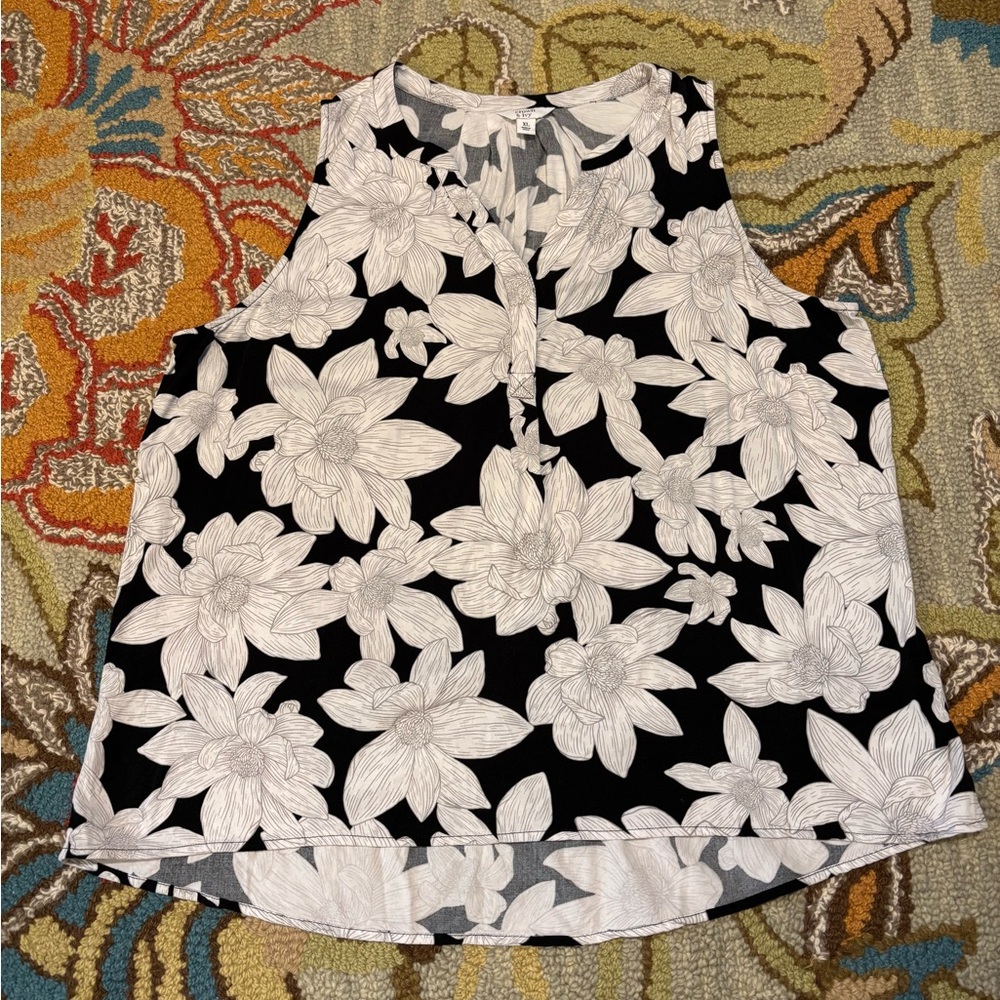 Crown & Ivy Black and White Floral Blouse